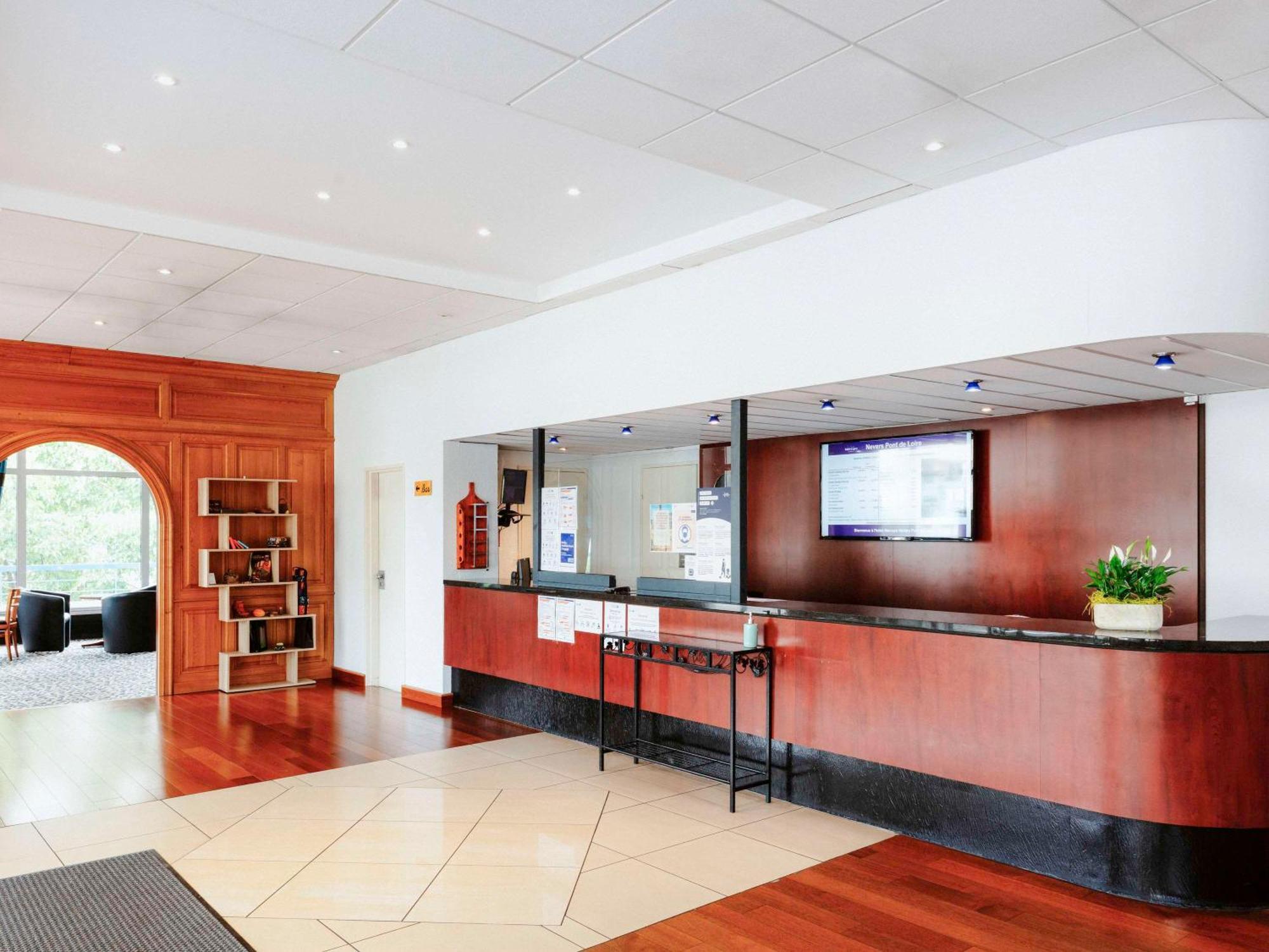 Mercure Nevers Pont De Loire Exterior photo