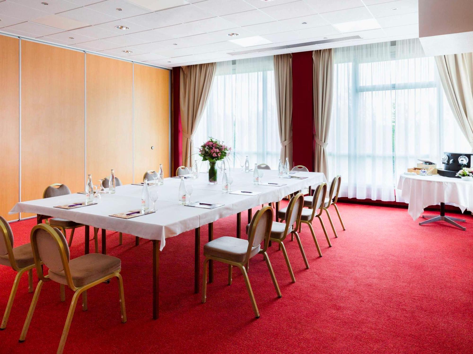 Mercure Nevers Pont De Loire Exterior photo